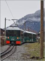 Vom Bahnhof Saint Gervais les Bains Le Fayet bis zum Nid d'Aigle im Mont-Blanc Massiv verkehrt seit 1913 die 12,4 km lange Zahnradbahn TMB (Tramway du Mont-Blanc), wobei die erste Teilstrecke bis zum