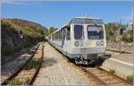 Neben dem Z�ge Grands Lignes verkehren um Bastia, Ajaccio und zwischen Lisula Rossa / Ile Rousse und Calvi auch Regionalz�ge. Ein solcher ist hier zu sehen: Der aus zwei Dieseltreibwagen gebildete Regionalzug 302 erreicht von Calvi kommend sein Ziel  ...