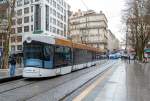 Straenbahn in Marseille: Ein 7-teiliger Bombardier Flexity Outlook C - Cityrunner der Linie T 2 (nach Blancarde/Foch) der rtm (Rgie des transports de Marseille).