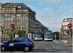 . Pleiten, Pech und Pannen - Ein Auto fhrt mir durchs Bild, als ich die beiden Trams (rechts Citadis, links Eurotram) an der Haltestelle Gallia in Strasbourg fotografieren wollte. 29.10.2011 (Jeanny)
