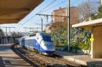   Der TGV Euroduplex (2N2) 803 fährt am 26.03.2015 als TGV 9756 / 9757 (Genf - Marseille - Niza) durch den Bahnhof Marseille-Blancarde in Richtung Niza.