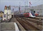 Der TGV Lyria 4721 verlässt Lausanne in Richtung Paris.