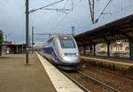Der TGV Euroduplex 2N2 Tz 4724 rauscht am 29.12.2017 durch den (Bahnhof) Gare de Saint-Louis (Haut-Rhin) in Richtung Basel.