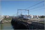 Der SNCF TGV Rame 848 ist bei Saint Jean de Luz auf der Fahrt von Paris Gare de Lyon nach Hendaye und hat sein Ziel schon fast erreicht.