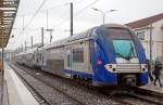 Ein vierteiliger Alstom Coradia Duplex TER 2N NG, der Z 26515 / Z 26516, Rame 408 (Tz 408), der SNCF TER Provence-Alpes-Cte d'Azur, ist am 25.03.2015 in den Bahnhof Marseille St-Charles eingefahren.