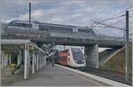 Eine weitere Variante der beiden Bahnh�fe Belfort-Montb�liard TGV (unten) und Meroux (oben).