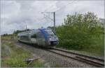 Der SNCF X 73756 ist als TER auf der Fahrt von Delle nach Belfort und erreicht den Bahnhof von Meroux.