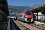 Der SNCF Z 27685 verlässt St-Gervais Les Bains Le Fayet als TER 884662 nach Annemasse, der SNCF Coradia Polyvalent régional tricourant Z 31517M wird ihm eine Stunde später als