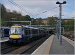 Der ScotRail Dieseltriebzug 170 428 erreicht Edinburgh.