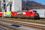 Die an die Stern & Hafferl Verkehrsgesellschaft m.b.H. (StH) vermiete 187 333-0 „Barbara“ (91 80 6187 333-0 D-Rpool, ex 91 81 1187 333-0 A-STH) der Railpool GmbH (München) kommt am 03 April 2025 im Dieselbetrieb, mit einem Kalkstein belad ...
