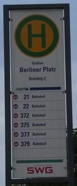 (274'830) - SWG-Haltestellenschild - Giessen, Berliner Platz - am 7.