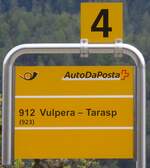 (170'924) - PostAuto-Haltestellenschild - Scuol-Tarasp, Bahnhof - am 16.