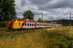 Der ET 267 (1440 267 / 1441 267 / 1841 267 / 1441 767 und 1440 767), ein fünfteiliger Niederflur-Elektrotriebwagen vom Typ Alstom CORADIA Continental 2 (XCC MHX) der HLB (Hessische Landesbahn GmbH), rauscht am 11 Juli 2025, als RE 99 „Main ...