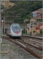 Als vor wenigen Jahren bei Cervia eine der schönsten Streckenabschnitte der Strecke Genova - Ventimiglia durch eine Tunnel-Variante ersetzt wurden, reiste im Vorfeld nochmals zahlreiche Fotografen an. Die 1868 eröffnete Strecken Genova - Sa ...