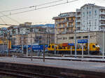 Das TESMEC Oberleitungs- Instandhaltungsfahrzeug OCPD001 der RFI (Rete Ferroviaria Italiana) , eingestellt als 99 83 9131 093-0 I-RFI, steht am 16.07.2022 beim Bahnhof Messina Centrale.