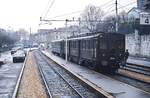 Als Ergänzung zu Armins aktuellen Aufnahmen aus Como Nord noch zwei Bilder aus vergangener Zeit: An einem völlig verregneten Märztag 1993 rangiert der E.700-01 der Ferrovie Milano Nord im Bahnhof Como Lago. Die FMN begann 1929 mit der Elektrifizierung ihres Streckennetzes, der 700-01 ist der erste aus einer Serie von 14 Triebwagen, die zwischen 1928 und 1932 geliefert wurden.