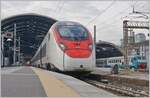 Ein SBB  Giruno  RABe 501 wartet in Milano Centrale auf die Abfahrt nach Zürich.