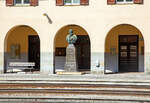Denkmal/Bronzebüste von Carl von Etzel am Bahnhof Brenner (Stazione di Brennero) am 26.03.2022.