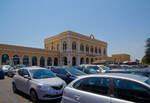 Das Empfangsgebäude vom Bahnhof Catania Centrale am 20.07.2022.