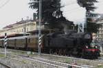 Mit ein aus Zweiachser bestehender Sonderzug aus Novara treft 940 041 am 29 Mai 2022 in Luino ein.