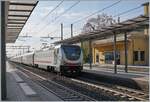 In Parma, beim Warten auf unsern Zug nach Barletta, traf aus der Gegenrichtung der Nachtzug von Sizilien nach Milano ein. An der Spitze des Zug zeigt sich die FS Trenitalia E 402 102. 

18. April 2023