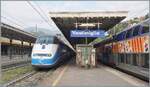In Ventimiglia wartet der FS Trenitalia iC 745 auf die Abfahrt nach Milano Centrale. Er ist wie auch dieser Strecke �blich, mit zwei Lokomotiven E 414 best�ckt, die sich beide, wie der ganz Zug in den neuen iC Farben zeigen. 

26. September 2026