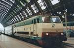 e444-2/676715/am-17-juni-2001-steht-444 Am 17 Juni 2001 steht 444 089 in Milano Centrale.