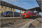 Der FS Trenitalia ETR 700 011 (ex Fyra) ist als Frecciarossa 8802 von Ancona nach Milano unterwegs und hat den Bahnhof von Parma erreicht.