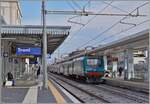 Ein FS Trenitalia Regionalzug in Richtung Bari hält in Trani.