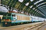 E 632 063 in grüner Testanstrich steht am 17 Juni 2001 in Milano Centrale.
