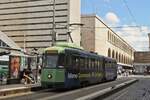 Tram 7057 fährt in die Haltestelle am Bahnhof Roma Termini ein. 05.2025