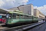 Tram 7019 ist an der Haltestelle am Bahnhof Roma Termini eingefahren.