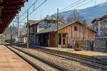 Der Bahnhof Bahnhof Sterzing-Pfitsch (Stazione di Vipiteno-Val di Vizze) an der Brennerbahn am 27.03.2022 von der Gleisseite.