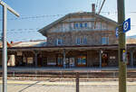 Der Bahnhof Bruneck / Brunico an der Pustertalbahn (im Osten Südtirols) am 27.03.2022.