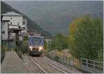 Ein FS Trenitalia Minuetto MD Aln 501/502 verlässt als Regionalzug 11819 Ivera - Aosta den Halt Donnas.