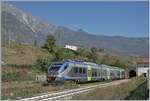 Der FS Trenitalia MD 501 051 erreicht als Regionale 11829 von Ivrea nach Aosta den Bahnhof von Châtillon Saint Vincent.