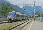 Der FS Trenitalia Aln 501/502 056 MD  Minuetto  verlässt den Bahnhof von Pont S.Martin. Der Dieseltriebwagen ist als Regionalzug auf der Fahrt von Ivrea nach Aosta.

17. Sept. 2023