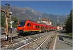 Der BUM BTR 813 001 verlasst als RV VdA 2729 von Torino nach Aosta den Bahnhof von Chatillon Saint Vincent.