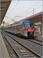 Ein weiterer FS Trenitalia  POP  ETR 104, der ETR 104 008, doch das Bild soll auch etwas vom Bahnhof von Palermo Centrale vermitteln, wie zum Beispiel die Bahnsteigdächer und als Kontrast die Palme am Bahnsteigende im Hintergrund.  

5. März 2026   