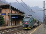 Zwei Trenord ETR 425 erreichen als Trenitalia Regionalzug Cuzzago.