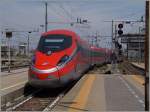 Der von Torino P.N nach Roma fahrende ETR 400  Frecciarossa 1000  verlsst Milano Centrale als FR 9631 und fhrt ohne kommerziellen Halt weiter nach Roma Termini.