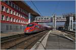 Der Trenitalia FS ETR 400 048 ist als FR 9291 von Paris Gare de Lyon nach Milano Centrale unterwegs und hält hier kurz in Chambéry-Challes-les-Eaux. 

20. März 2022 