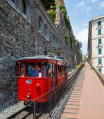 Unweit und oberhalb des Bahnhof Genova Piazza Principe gibt es einen kleine Zahnradbahn die Ferrovia Principe Granarolo.