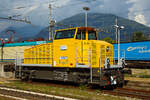 Die Diesellok IT-RFI 270847-4 eine zweiachsige dieselhydraulische IPE Locomotori 2000 Rangierlokomotive vom Typ IPE 600 der Ceprini Costruzioni Srl (Orvieto) ist am 07.09.2021 im Bahnhof Domodossola