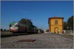 Der FRE Locale 11162 von Parma nach Suzzara, bestehend aus dem fhrenden Steuerwagen Ln 880-034 und schiebende Motorwagen ALn 668-014 ist in Brescello eingetroffen, einer kleiner Landstation unweit
