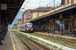Ein Ale 501 ME Minuetto Elettrico der Trenitalia von Novara kommend erreicht am 09.09.2021 den Bahnhof Domodossola.