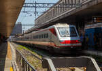 Der Trenitalia Frecciabianca ETR 460.24 (Pendolino) am 14.07.2022 im Bahnhof Roma Termini.