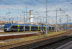 Der fünfteilige Trenitalia „JAZZ“ ETR.425.076 erreicht am 13.07.2022 den Bahnhof Roma Termini.