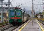 Der dreiteilige Ale 582-001 (ALe.582 001 /Le.763 1xx /Le.562 0xx) der Trenord erreicht am 03.11.2019 als Regionalzug bei Regen, den Bahnhof Lecco (italienisch: Stazione di Lecco).