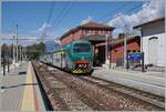 Im Bahnhof Laveno Mombello Lago wartet der Trenord ALe 711 068 (94 83 4 711 068-6 I-TN) als Regio 46 auf die Rückfahrt nach Milano Cadorna.